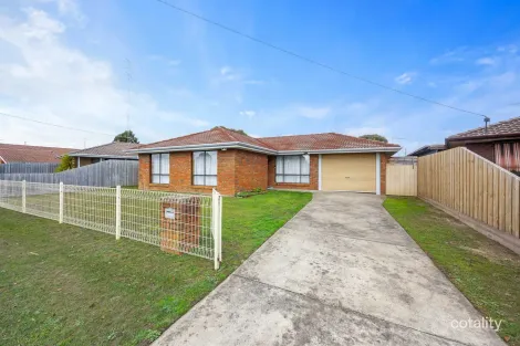 Property photo of 23 Clover Street Wendouree VIC 3355
