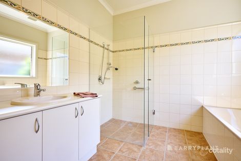 Property photo of 4 Longfellow Avenue Mooroolbark VIC 3138