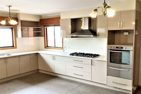 Property photo of 1 Gunbower Close Thomastown VIC 3074