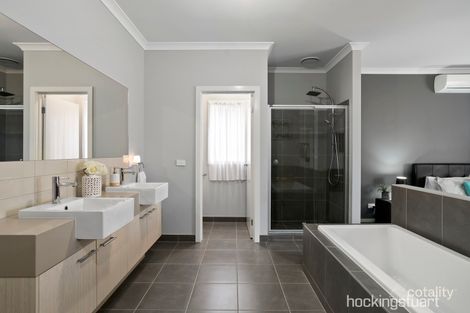 Property photo of 11 Focal Road Werribee VIC 3030