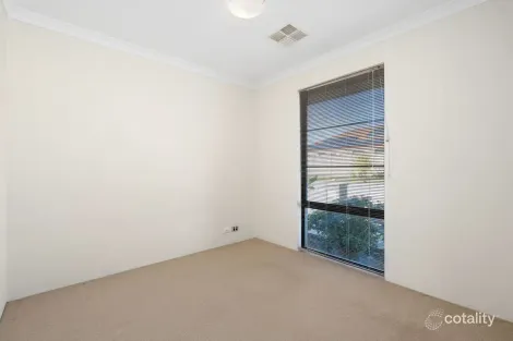 Property photo of 2/15 Crosthwait Circle Tapping WA 6065