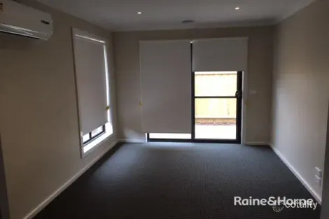 Property photo of 3 Oradala Rise Werribee VIC 3030