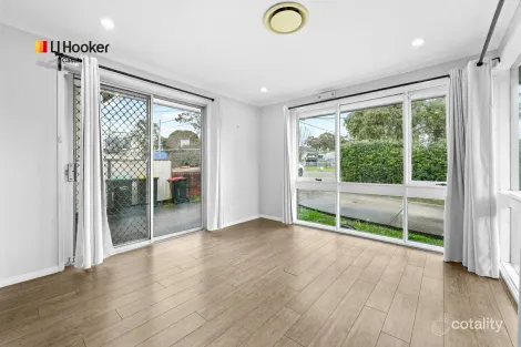 Property photo of 28 Hillview Parade Lurnea NSW 2170