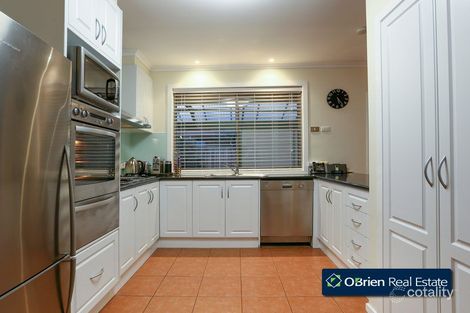 Property photo of 18 Royston Avenue Berwick VIC 3806