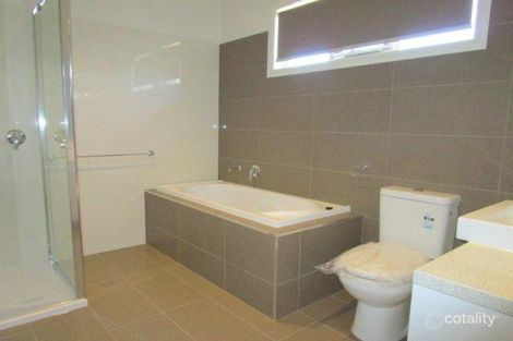 Property photo of 2/146 Arvon Road Strathmore VIC 3041