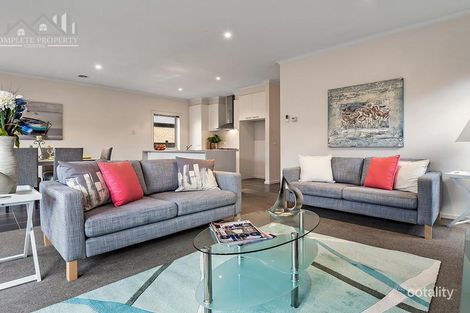 Property photo of 33 Mallacoota Way Craigieburn VIC 3064