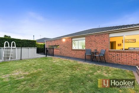 Property photo of 3 Azure Court Pakenham VIC 3810