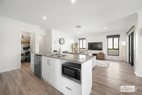 Property photo of 22 Firestone Way West Wodonga VIC 3690