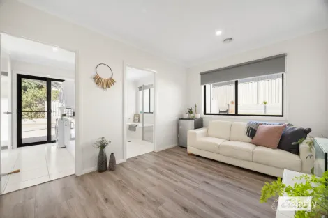 Property photo of 22 Firestone Way West Wodonga VIC 3690