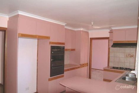 Property photo of 2 Tench Court Mill Park VIC 3082