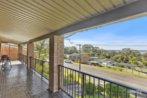 Property photo of 12 Jeannie Crescent Berkeley Vale NSW 2261