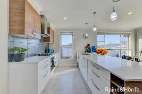 Property photo of 8 Mustang Close Hillvue NSW 2340