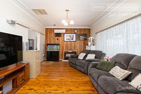 Property photo of 54 Tichborne Crescent Kooringal NSW 2650