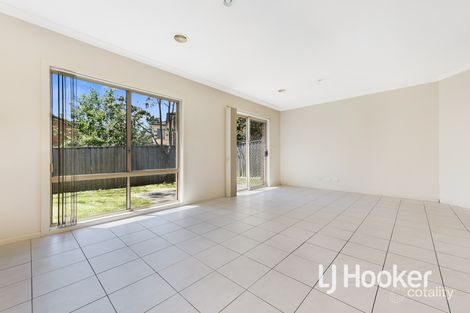 Property photo of 18 Melzak Way Berwick VIC 3806