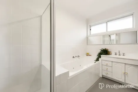 Property photo of 1 Gedye Court Wantirna South VIC 3152