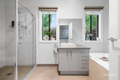 Property photo of 17 Vancleve Crescent Gisborne VIC 3437