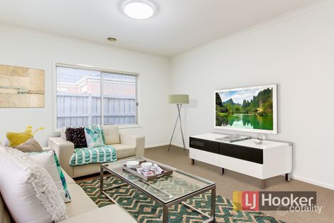 Property photo of 10 Ramel Way Pakenham VIC 3810