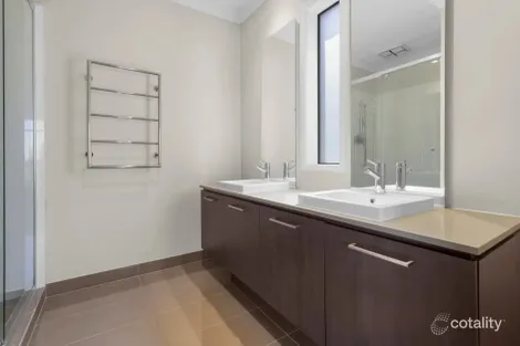 Property photo of 39 Winchcombe Way Cranbourne North VIC 3977