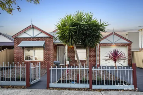 Property photo of 4 Gairdners Pass Caroline Springs VIC 3023