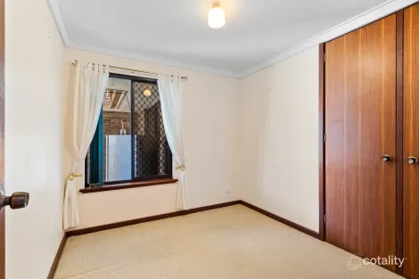 Property photo of 5 David Place Dudley Park WA 6210