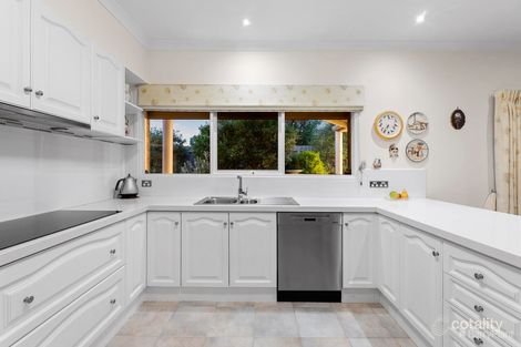 Property photo of 96 Templestowe Road Bulleen VIC 3105