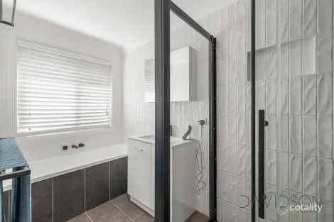 Property photo of 40 Ziedan Drive Mudgeeraba QLD 4213