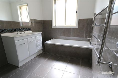 Property photo of 2/30 Cunningham Parade Singleton Heights NSW 2330