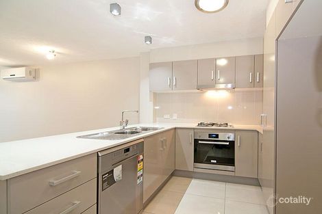 Property photo of 2/36 Third Avenue Sandgate QLD 4017