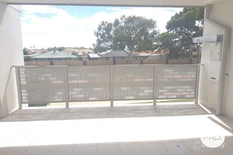 Property photo of 32/1 Glenariff Boulevard Canning Vale WA 6155