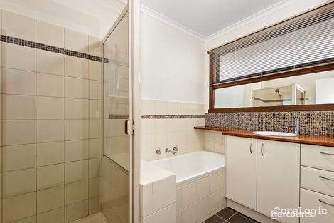 Property photo of 13 Giles Retreat Endeavour Hills VIC 3802