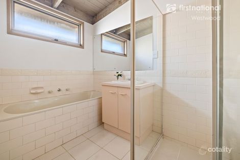 Property photo of 2 Lorena Close Hoppers Crossing VIC 3029