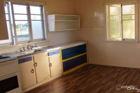 Property photo of 32 King Street Urangan QLD 4655