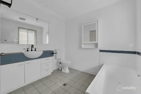 Property photo of 13/519 Tingal Road Wynnum QLD 4178