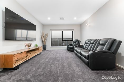 Property photo of 13 Crystal Court Drouin VIC 3818