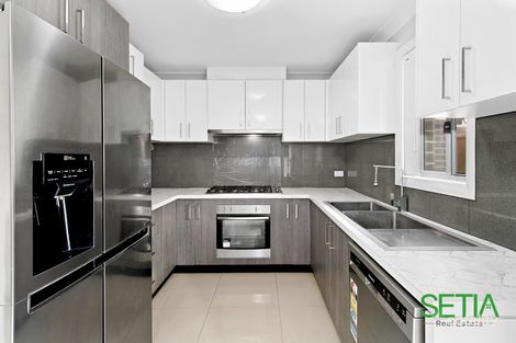 Property photo of 9 Foxglove Glade Rooty Hill NSW 2766