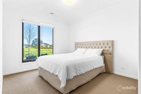 Property photo of 12 Spector Walk Werribee VIC 3030