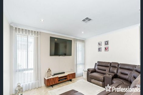 Property photo of 5 Livorno Boulevard Piara Waters WA 6112