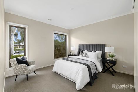 Property photo of 7 Gillyweed Avenue Clyde North VIC 3978