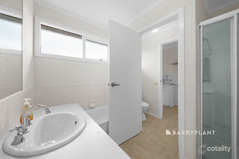 Property photo of 12 Mirrabook Court Berwick VIC 3806
