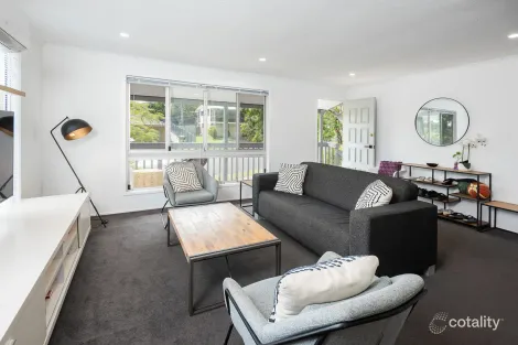 Property photo of 52 Mitchell Avenue Molendinar QLD 4214