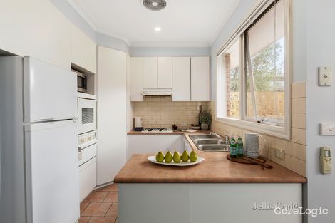 Property photo of 2/33 Irymple Avenue Kew East VIC 3102