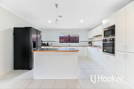 Property photo of 8 Niagara Court Hampton Park VIC 3976