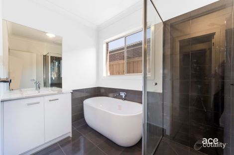 Property photo of 17 Andross Circuit Tarneit VIC 3029