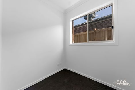 Property photo of 17 Andross Circuit Tarneit VIC 3029