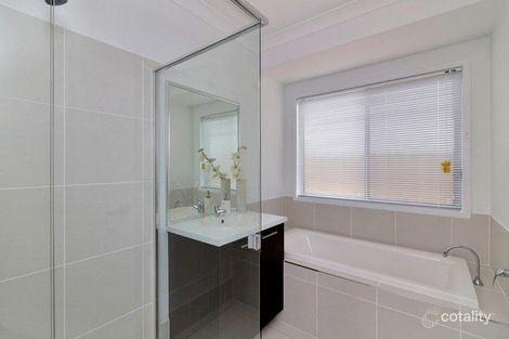 Property photo of 17 Sovereign Drive Deebing Heights QLD 4306