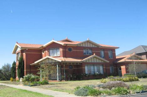 2 Cardigan Cres, Taylors Lakes, VIC 3038