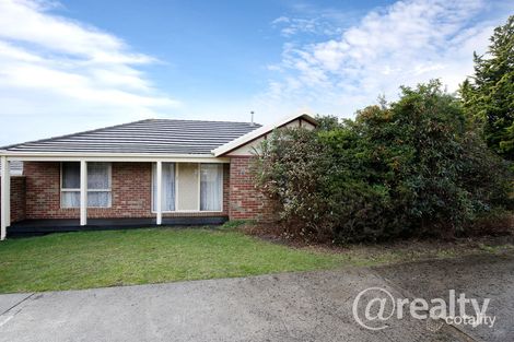 Property photo of 28/8 Monteith Crescent Endeavour Hills VIC 3802