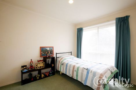 Property photo of 28/8 Monteith Crescent Endeavour Hills VIC 3802