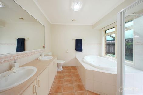 Property photo of 33 Waradgery Drive Rowville VIC 3178