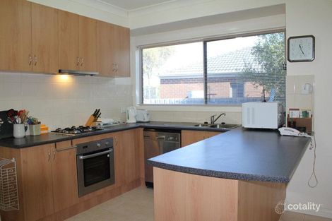 Property photo of 32 Sunny Park Close Gisborne VIC 3437